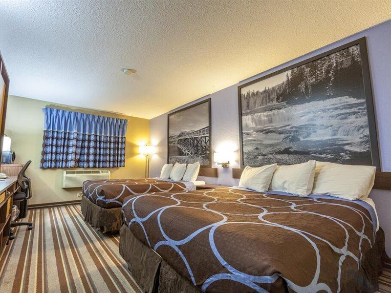 Готель Super 8 By Wyndham Kamloops On The Hill Екстер'єр фото