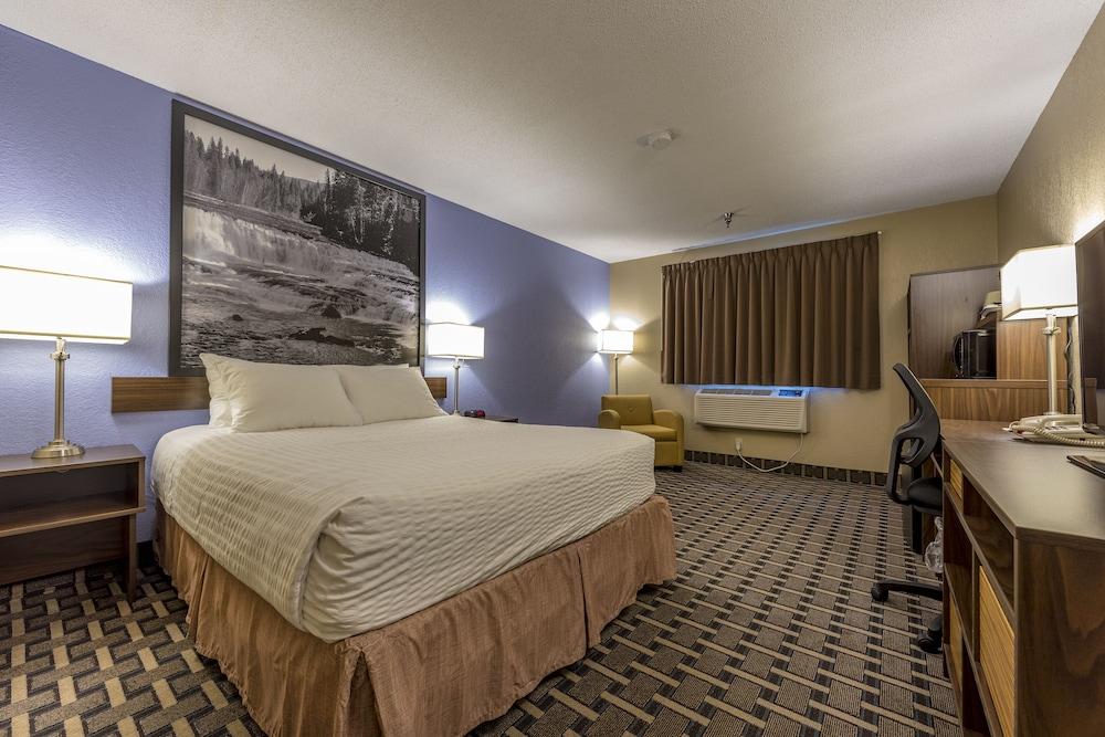 Готель Super 8 By Wyndham Kamloops On The Hill Екстер'єр фото