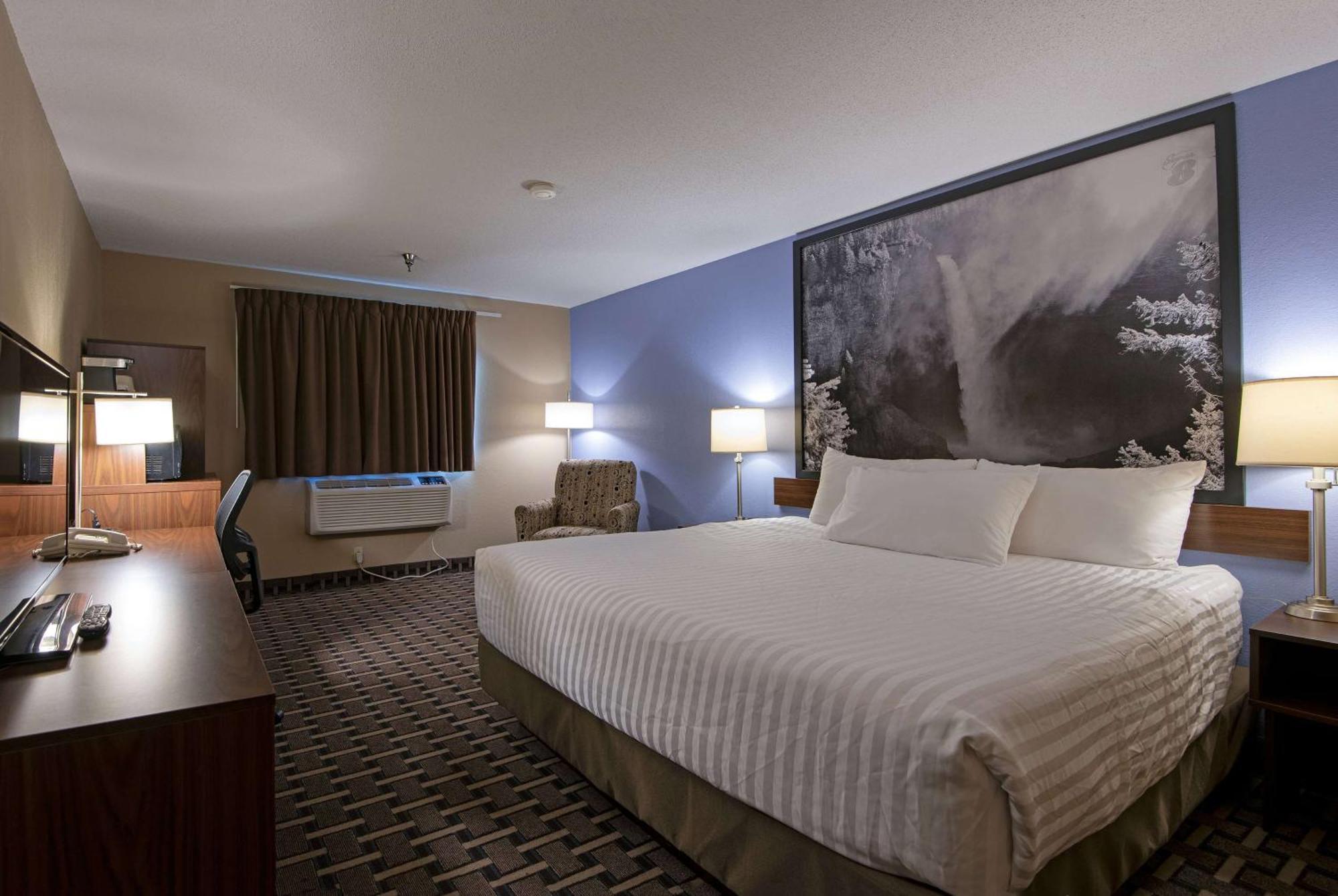 Готель Super 8 By Wyndham Kamloops On The Hill Екстер'єр фото